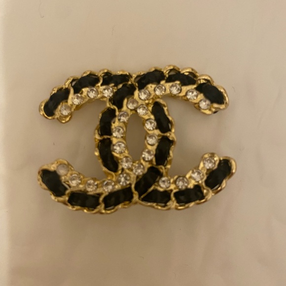 Classic Double CC Black Brooch - Picture 5 of 16